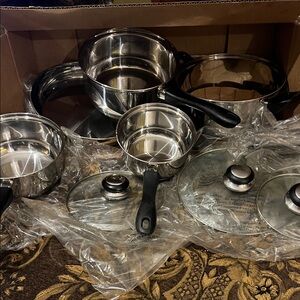 Stainless Steel Saucepan Set with Black Handles and Glass Lids